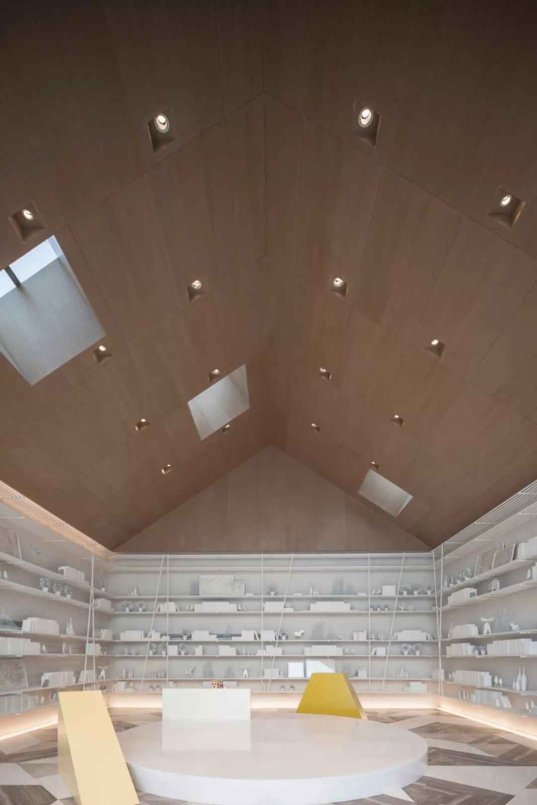 22 Ê÷Ä£Çø½Ó´ý´óÌü / Ó×¶ùÔ°ÒôÌå¿ÎÌÃÊÒÄÚ