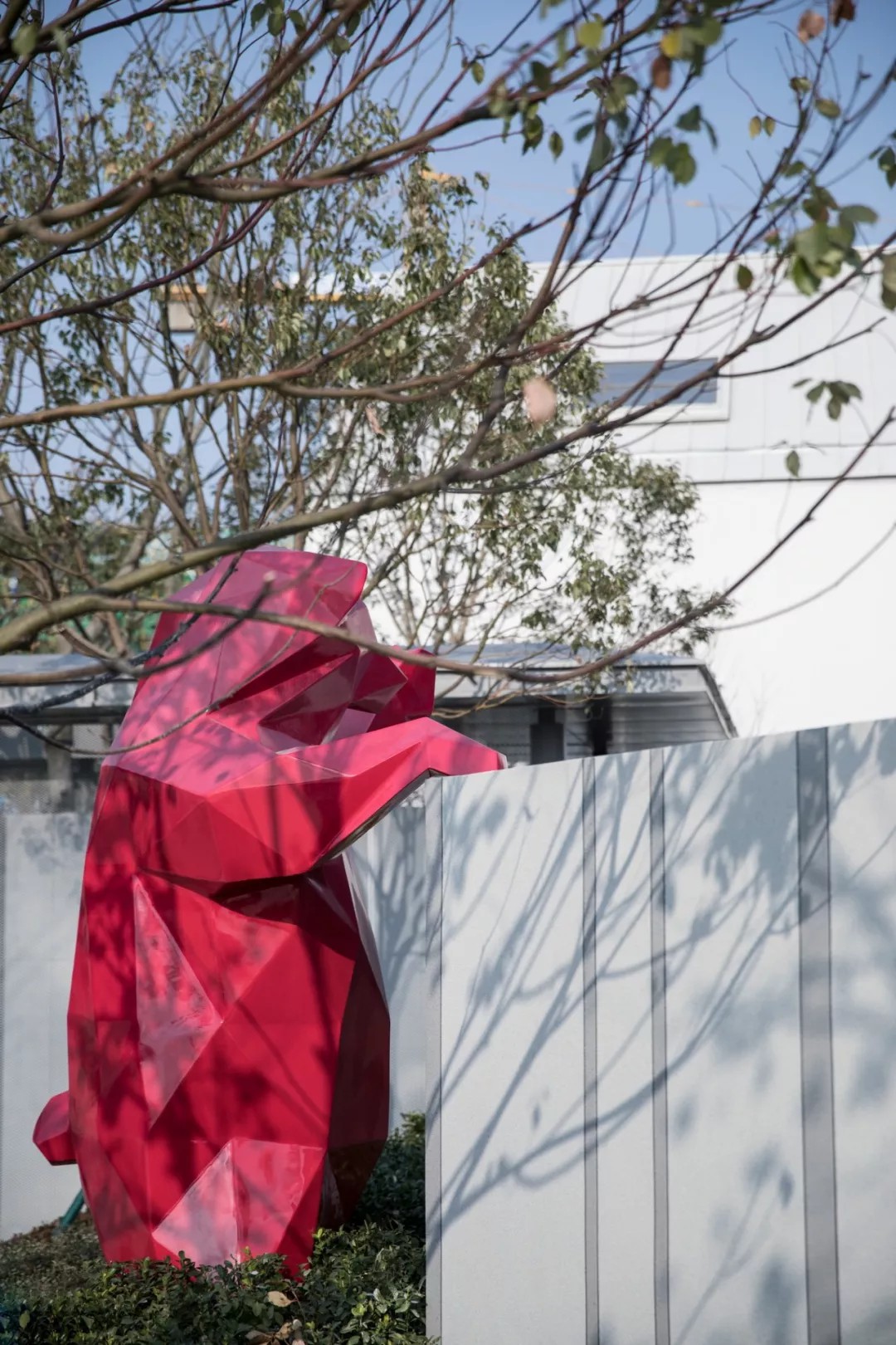 34 Ó×¶ù԰ΧǽÉϵÄͯȤµñËÜÕÅÍûСÐÜ